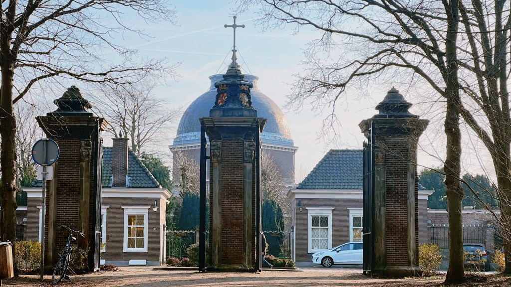De oude tolpoort op de Kerkhoflaan